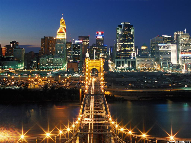 Cincinnati Ohio skyline at night